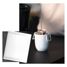 Káva ve filtru s bílou přední stranou